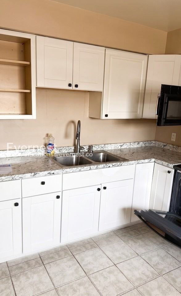 447 N Drew St E - Photo 3 of 16