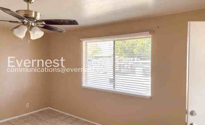447 N Drew St E - Photo 4 of 16