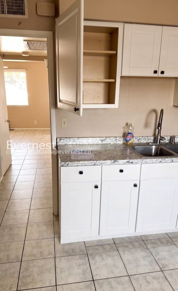 447 N Drew St E - Photo 5 of 16