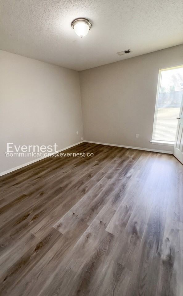 4199 Blackstone Dr - Photo 6 of 19
