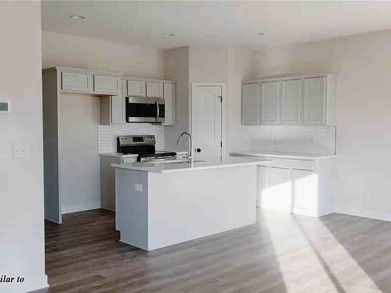 1236 E 28th St #1230 - Photo 7 of 9