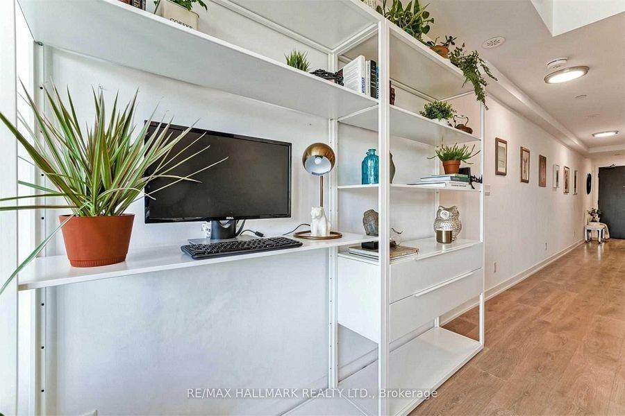 899 Queen Street East - Photo 4