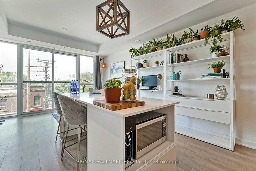 899 Queen Street East