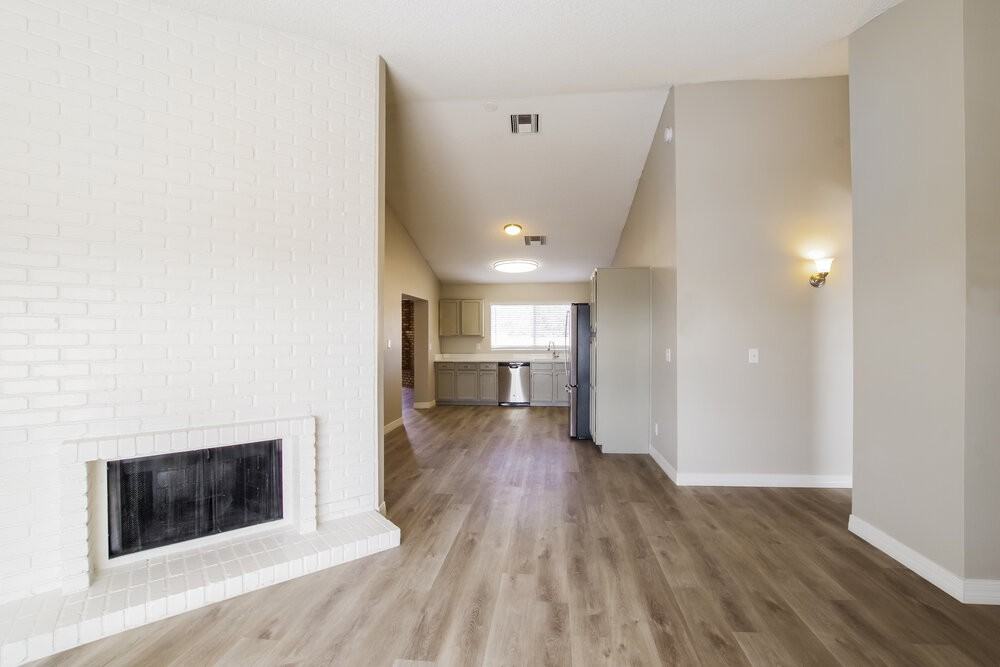 5222 W Aster Dr - Photo 4 of 16