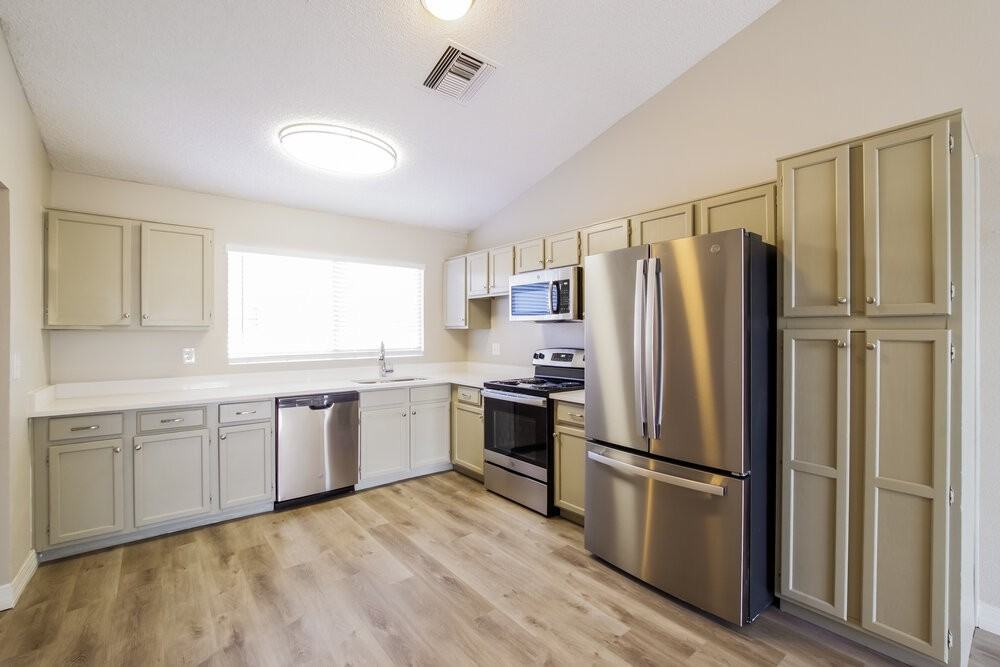 5222 W Aster Dr - Photo 6 of 16