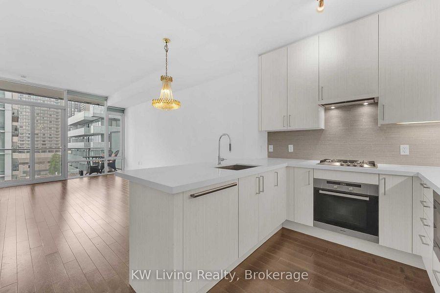 29 Queens Quay East #818 - Photo 4 of 24