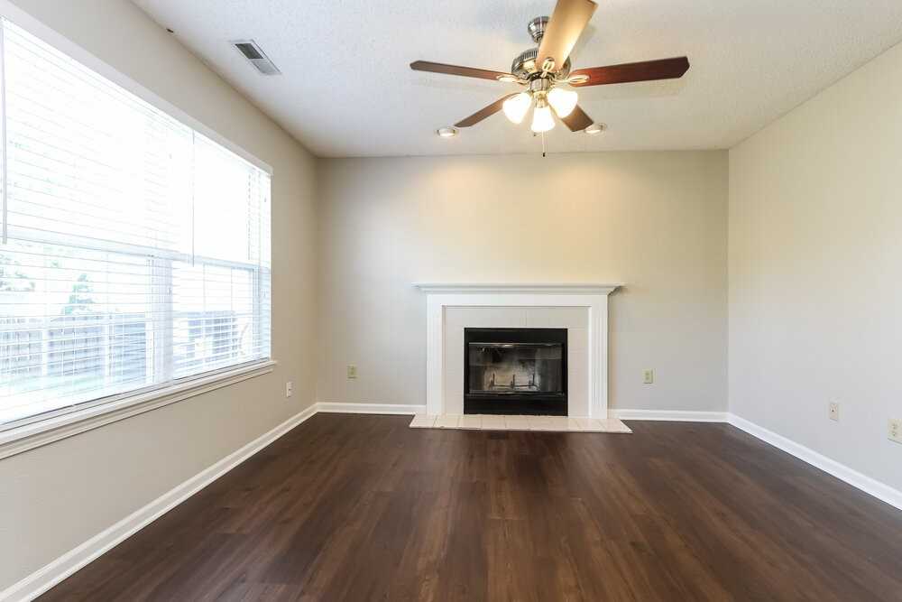 19166 Strand Ct - Photo 3 of 15