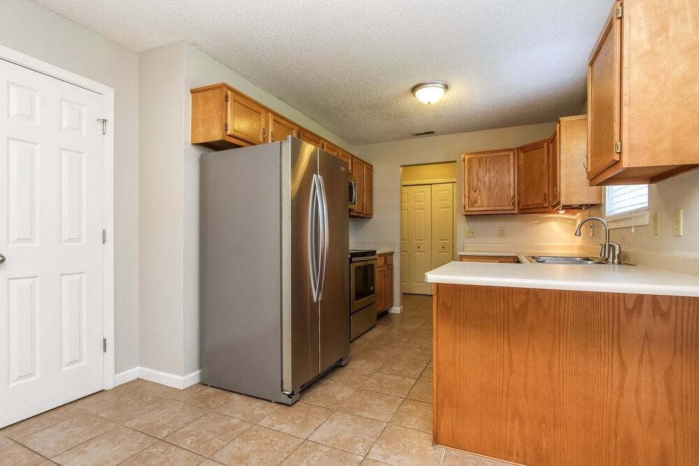19166 Strand Ct - Photo 5 of 15