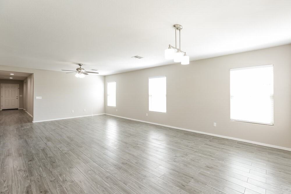17211 W Gibson Ln - Photo 4 of 16