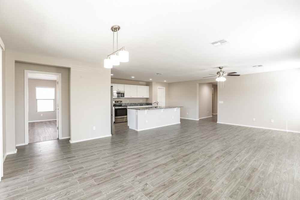 17211 W Gibson Ln - Photo 5 of 16