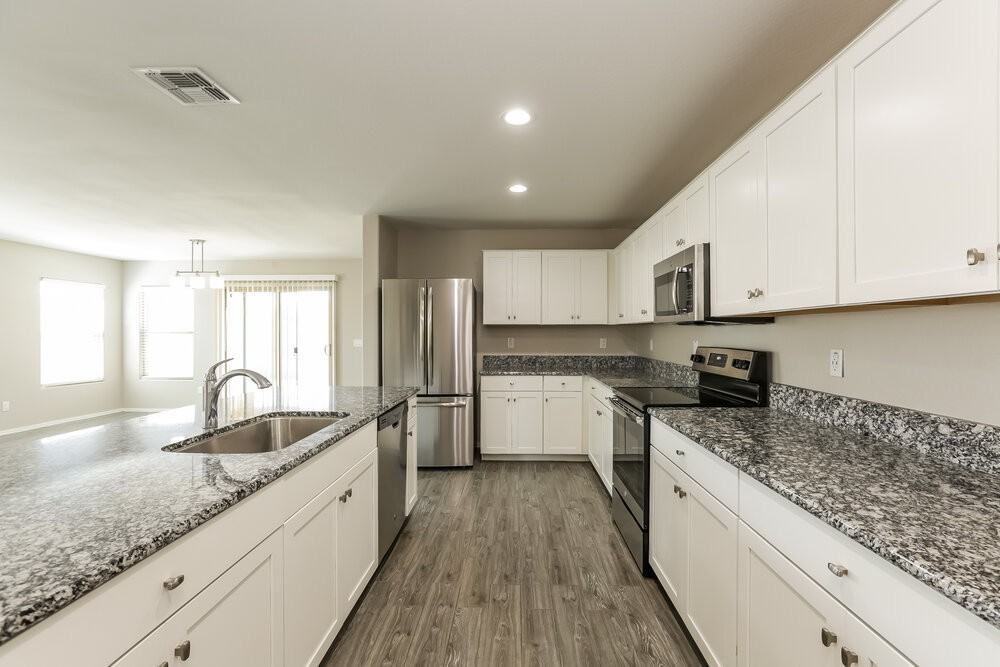 17211 W Gibson Ln - Photo 7 of 16