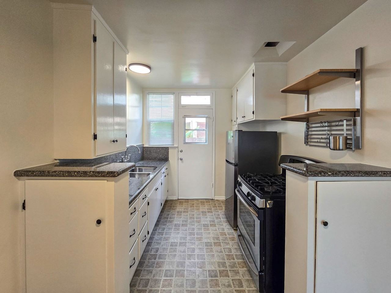 2002 N Vermont Ave - Photo 6 of 11