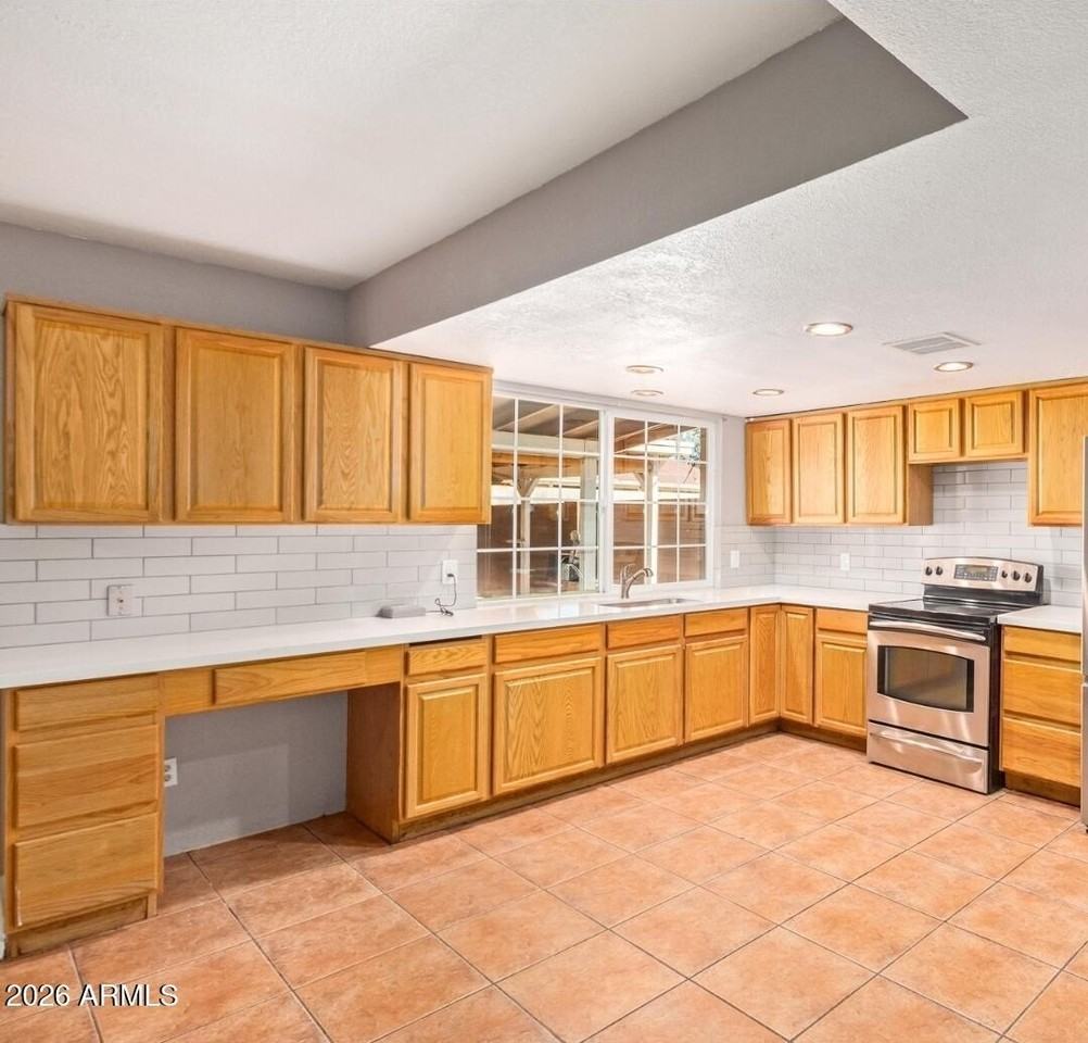 7716 W Cora Ln - Photo 4 of 14