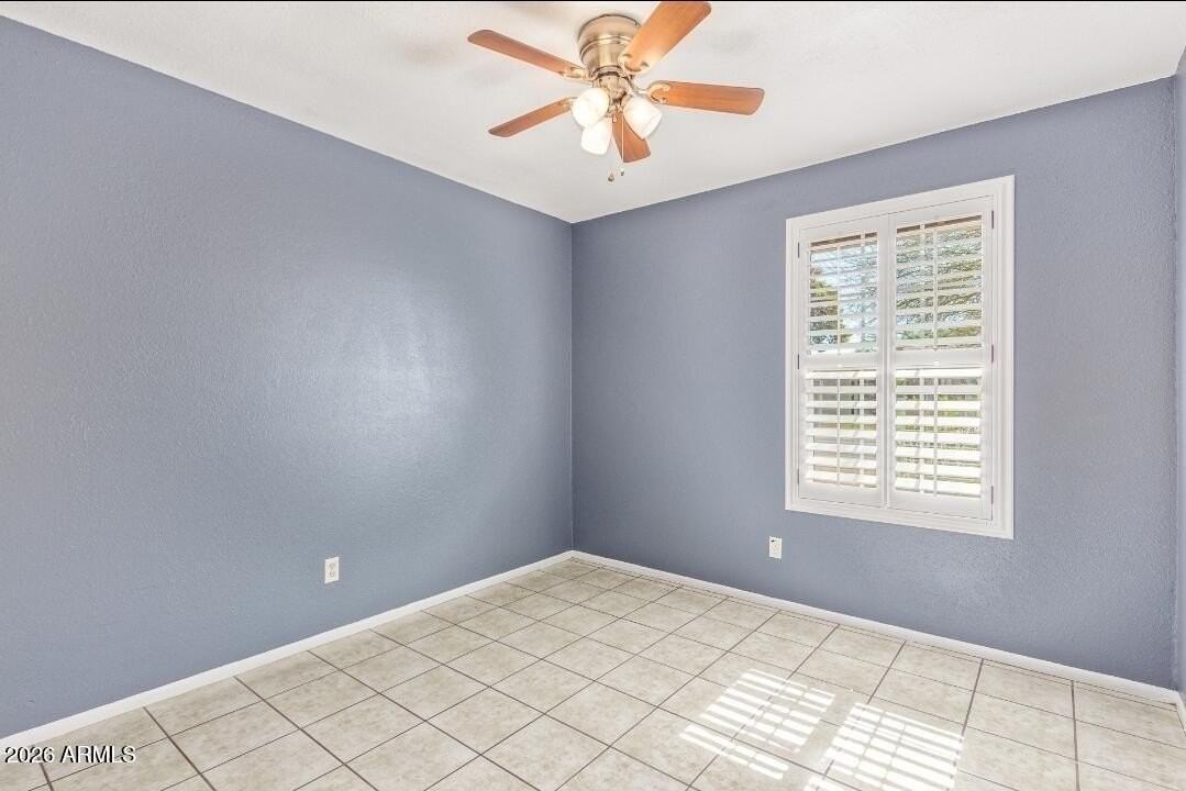 7716 W Cora Ln - Photo 5 of 14