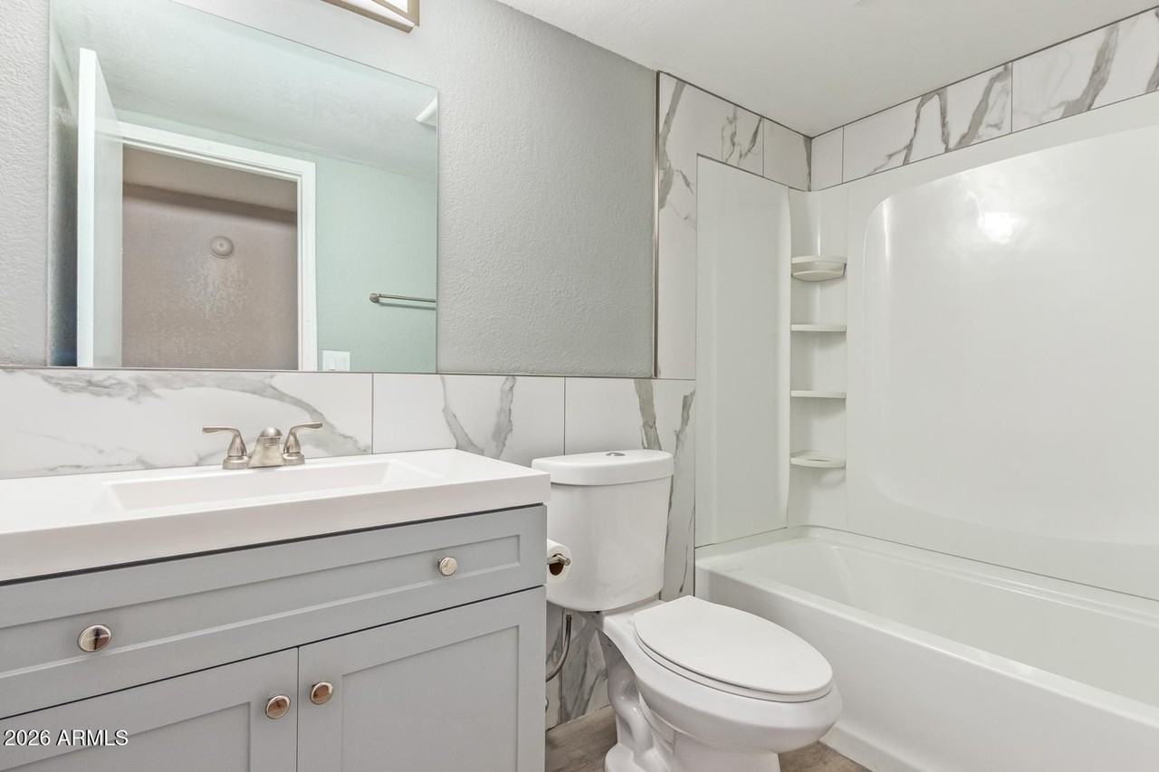 7716 W Cora Ln - Photo 6 of 14