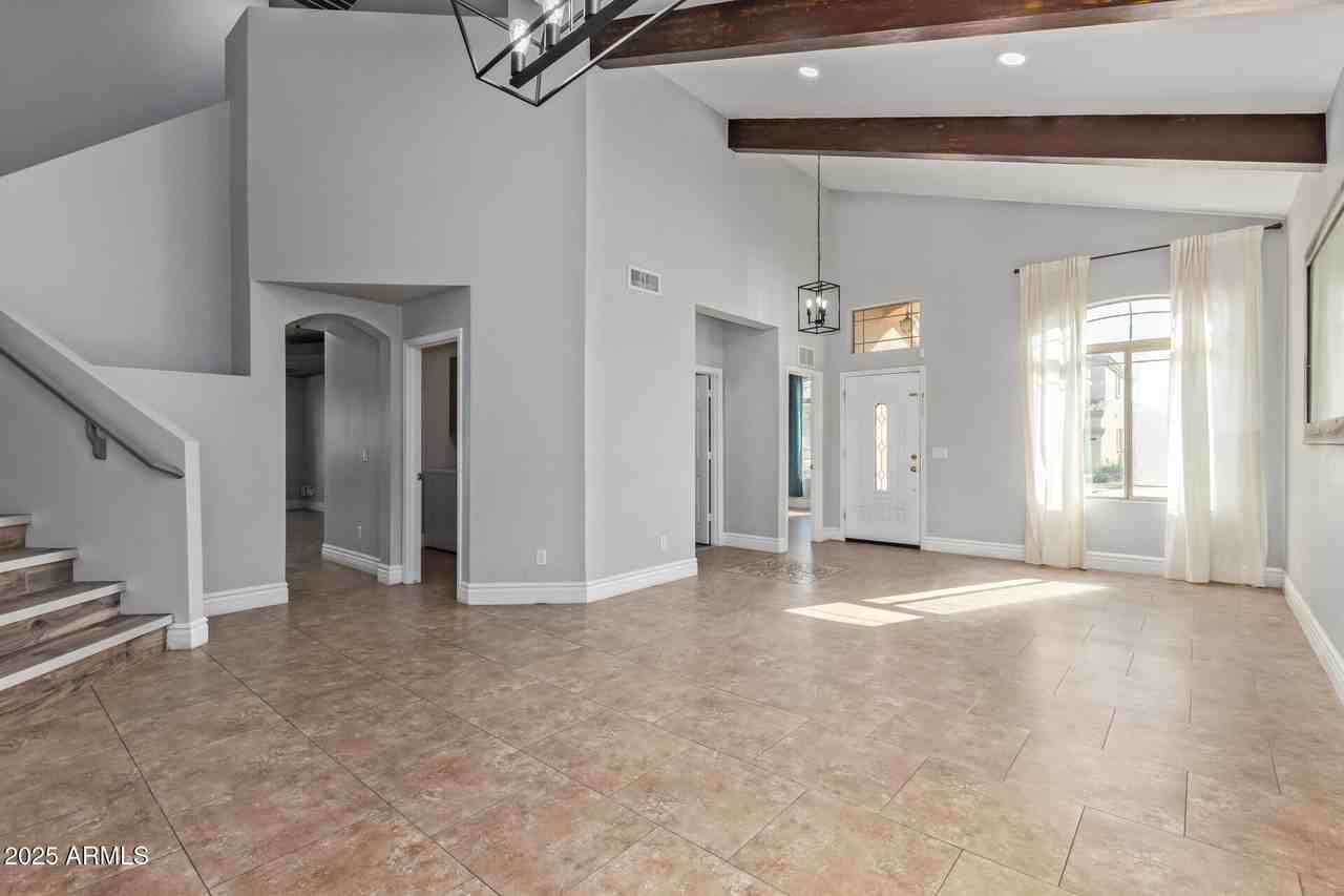 8406 W Pioneer St - Photo 5 of 41
