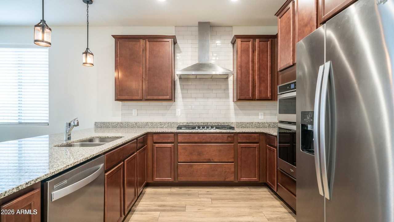 10872 W Marshall Ave - Photo 2 of 24