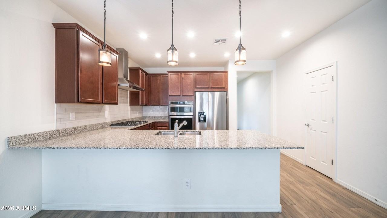 10872 W Marshall Ave - Photo 3 of 24
