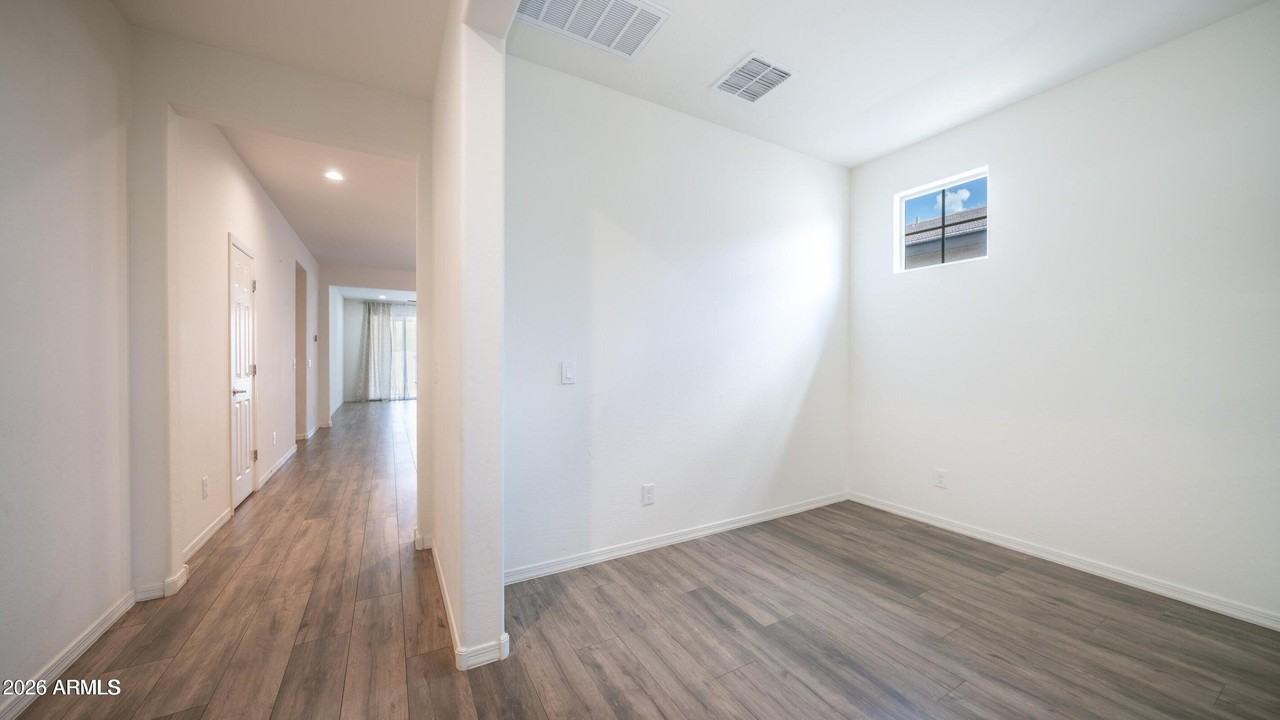10872 W Marshall Ave - Photo 6 of 24
