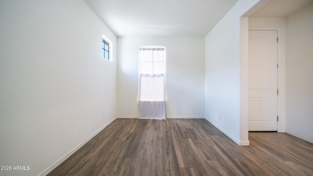 10872 W Marshall Ave - Photo 7 of 24