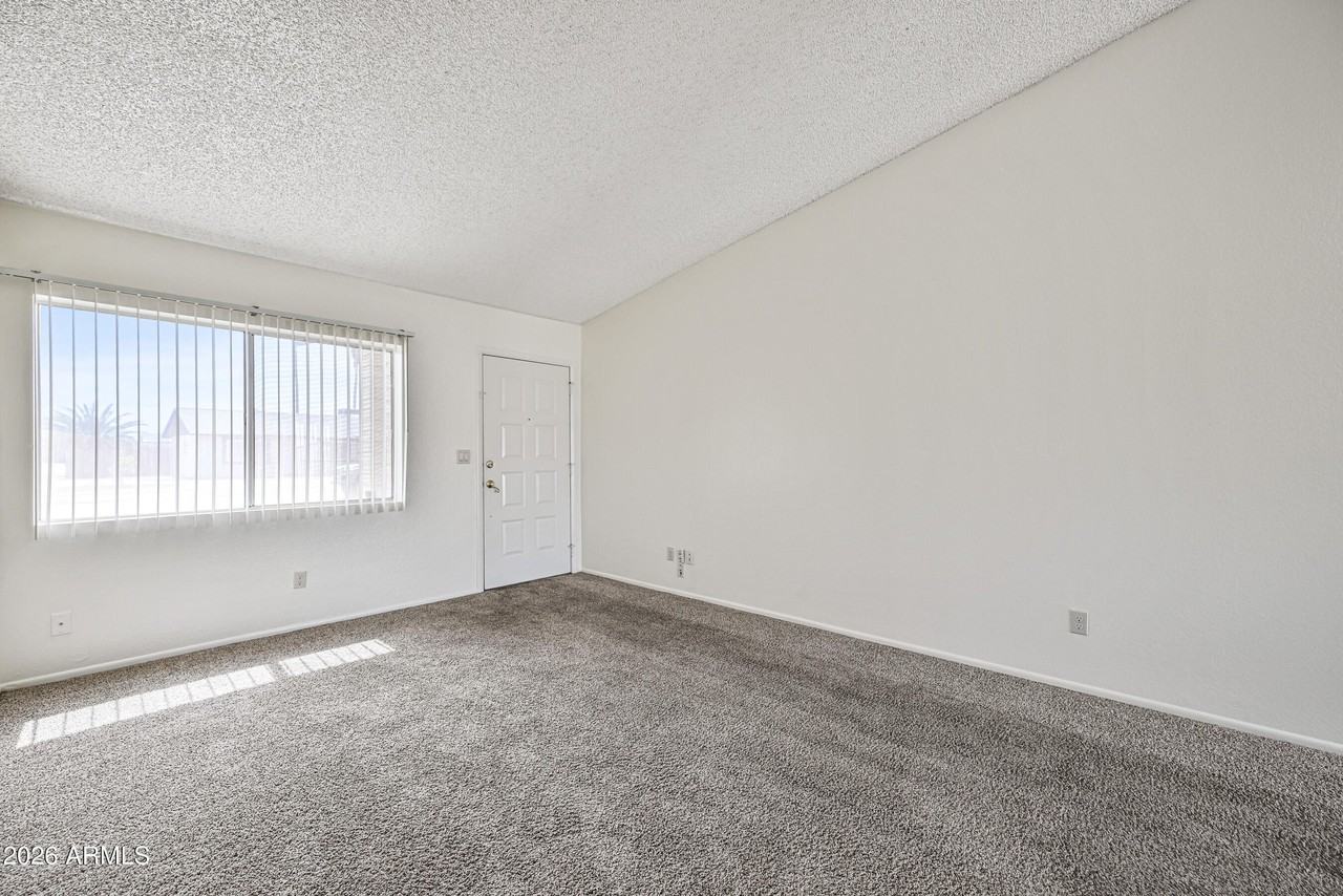 11102 W Turney Ave - Photo 6 of 25
