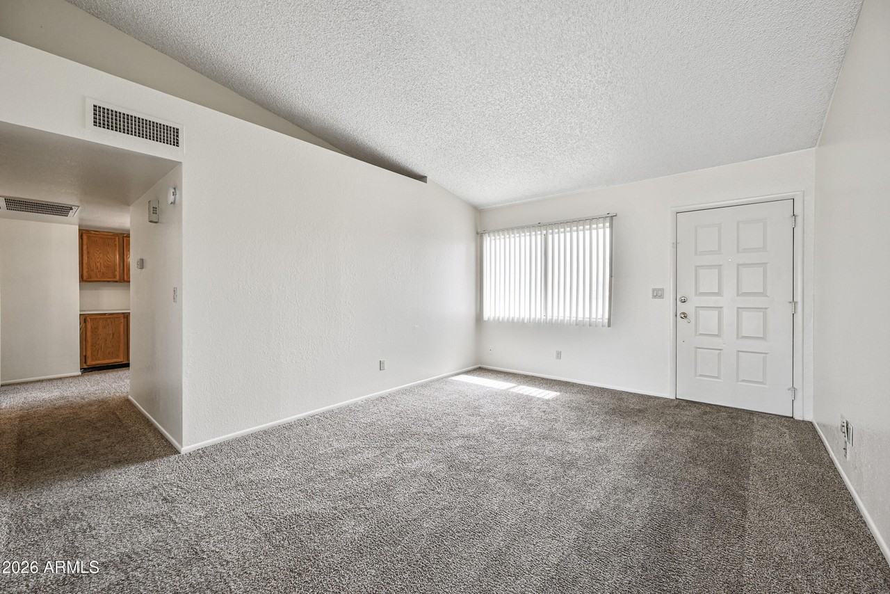 11102 W Turney Ave - Photo 7 of 25