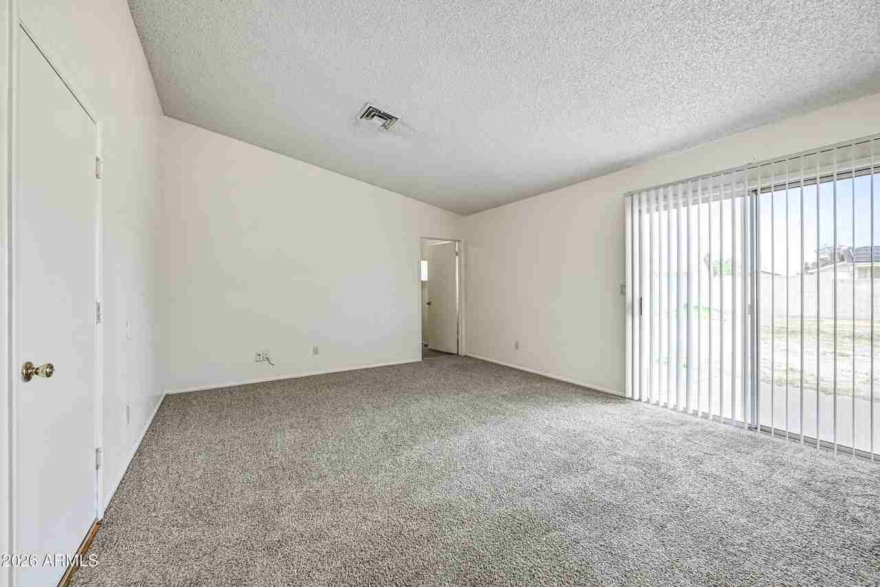 11102 W Turney Ave - Photo 6 of 24