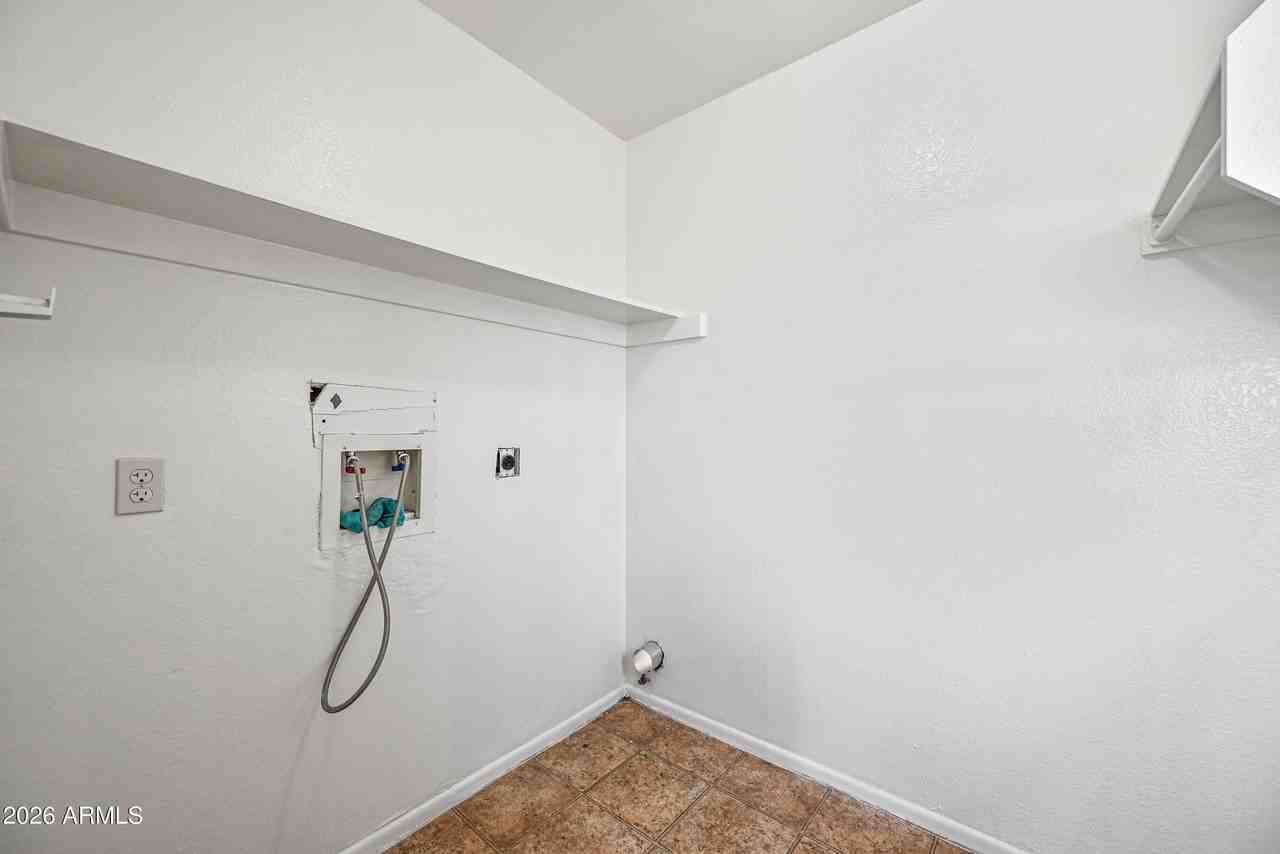 11102 W Turney Ave - Photo 7 of 24