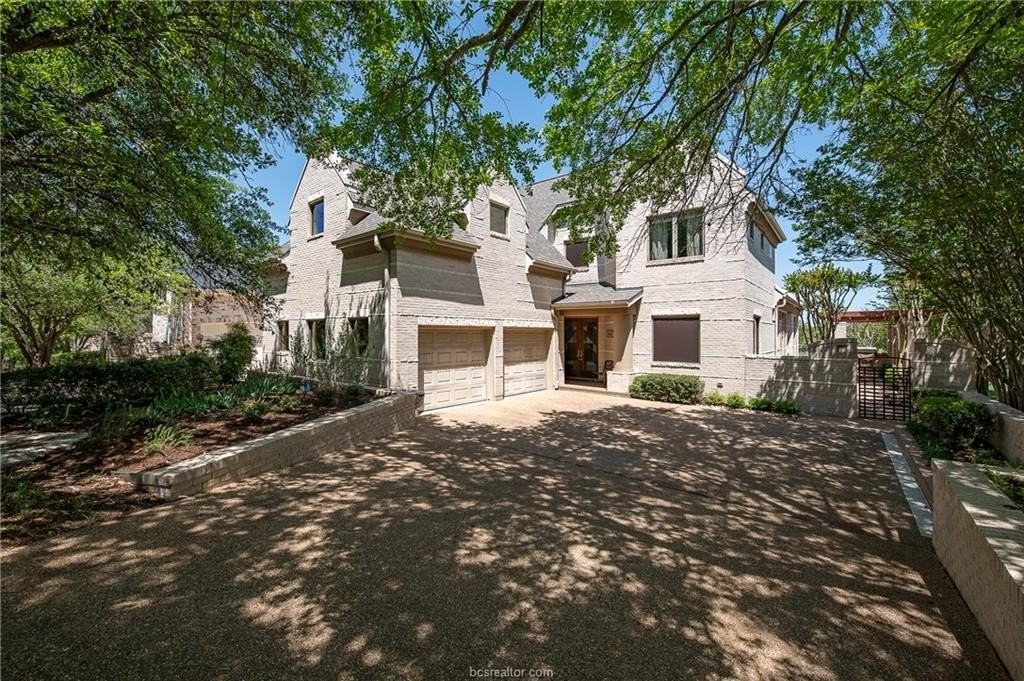 4776 Stonebriar Cir - Photo 2 of 47