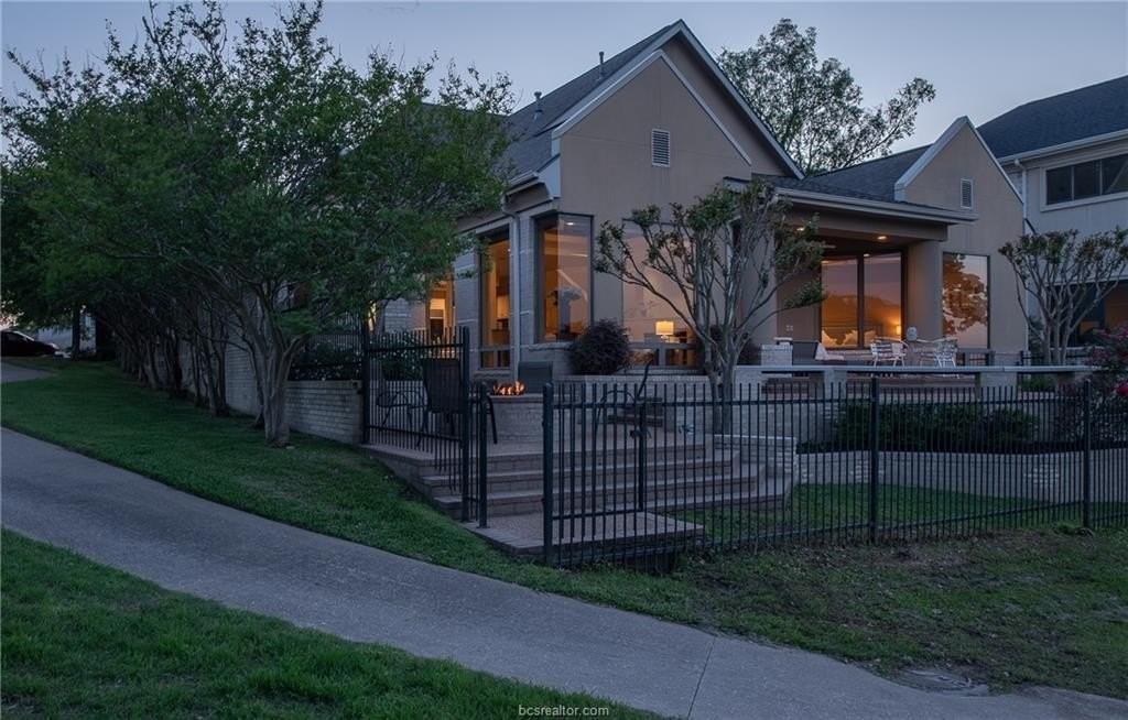 4776 Stonebriar Cir - Photo 3 of 47