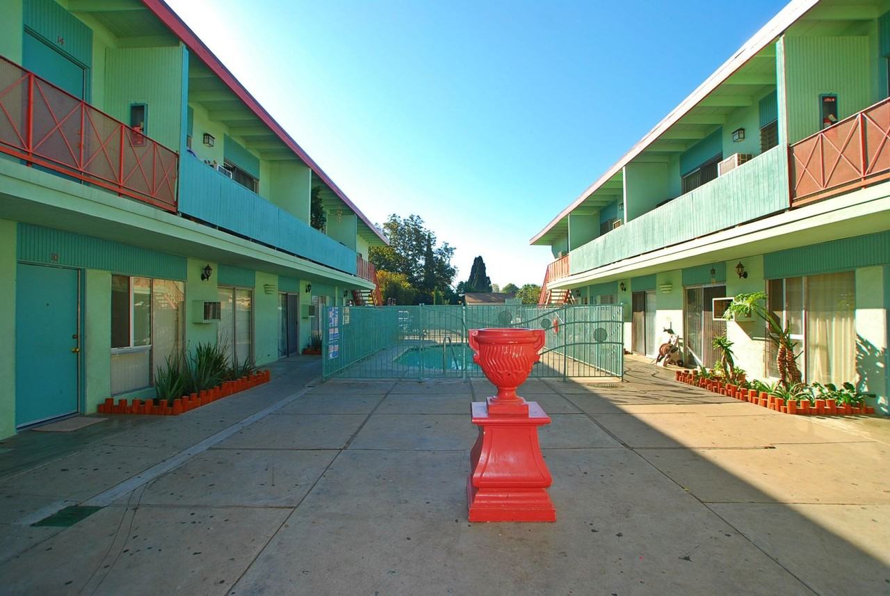 17808, 17818, 17828 Saticoy St. - Photo 4 of 4