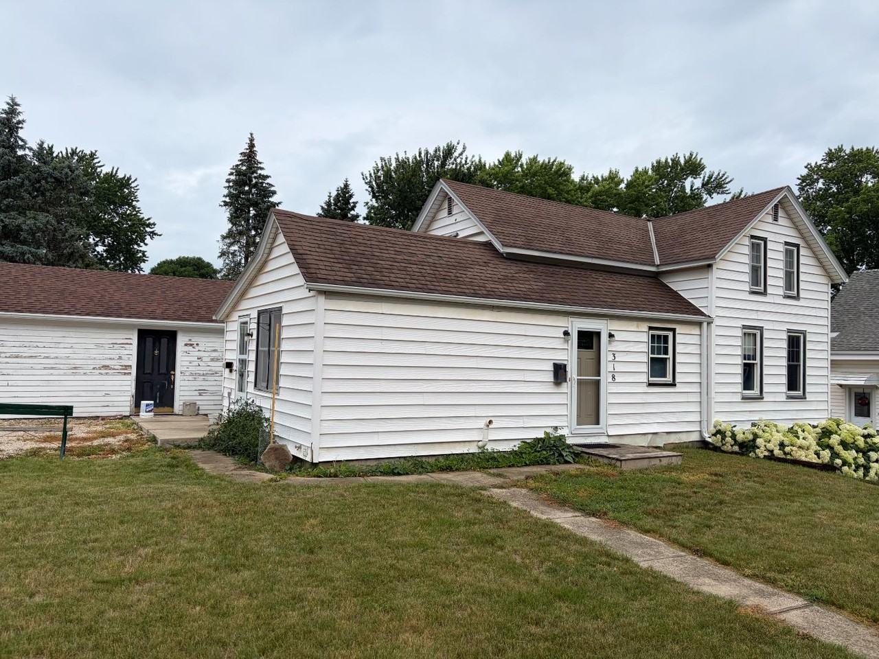 318 Colorado Ave Nw - Photo 3 of 11