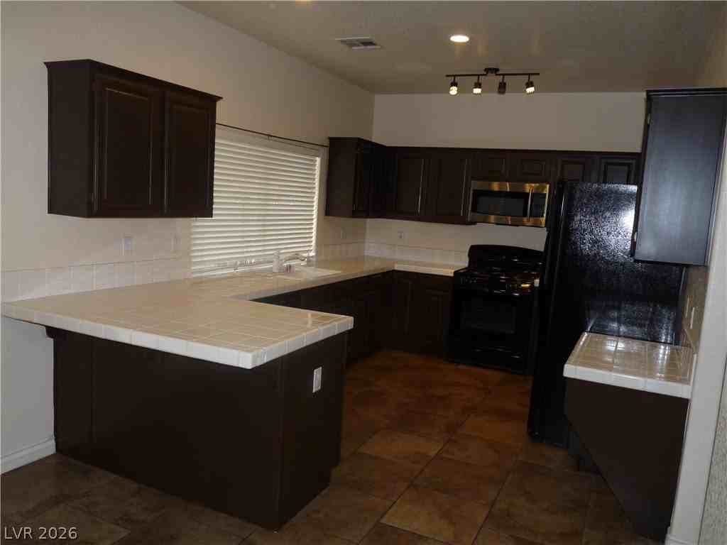 7845 Meadow Creek St - Photo 4 of 18