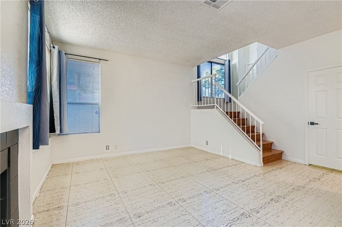 3217 Symphony Dr - Photo 4 of 28