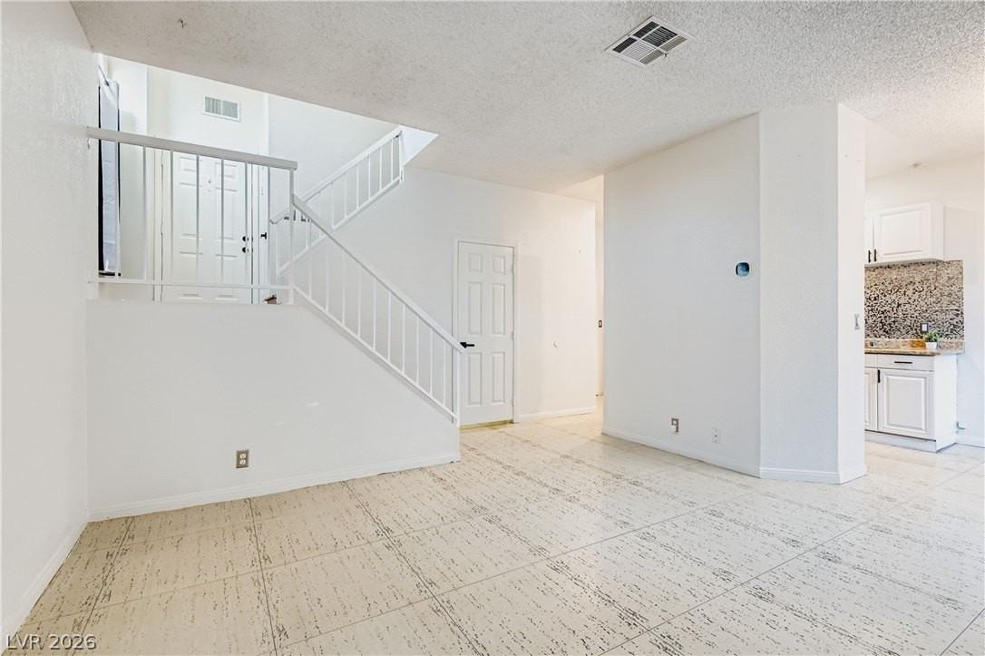 3217 Symphony Dr - Photo 6 of 28