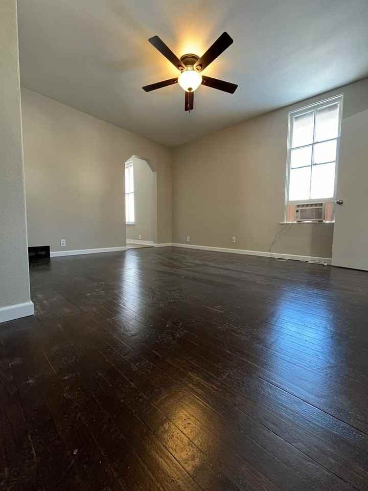 1125 E 5th St - Photo 2 of 9