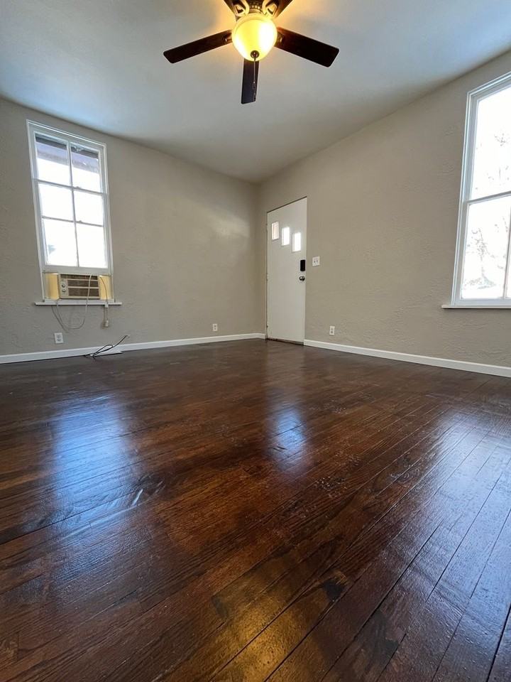 1125 E 5th St - Photo 3 of 9