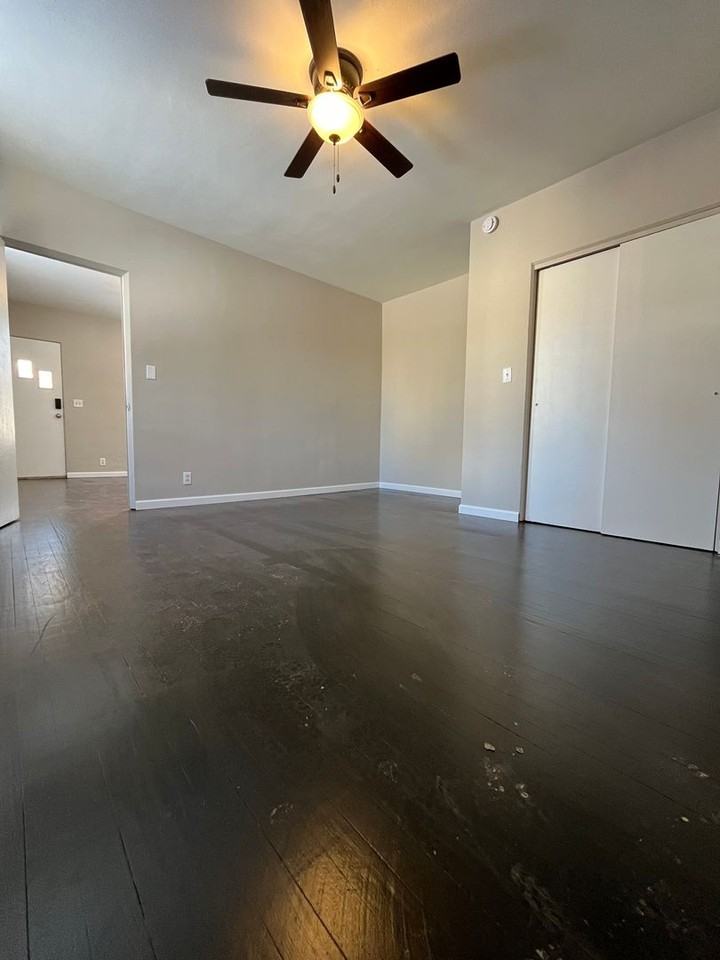 1125 E 5th St - Photo 4 of 9