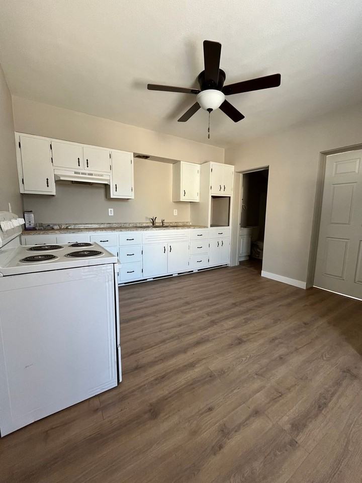 1125 E 5th St - Photo 5 of 9