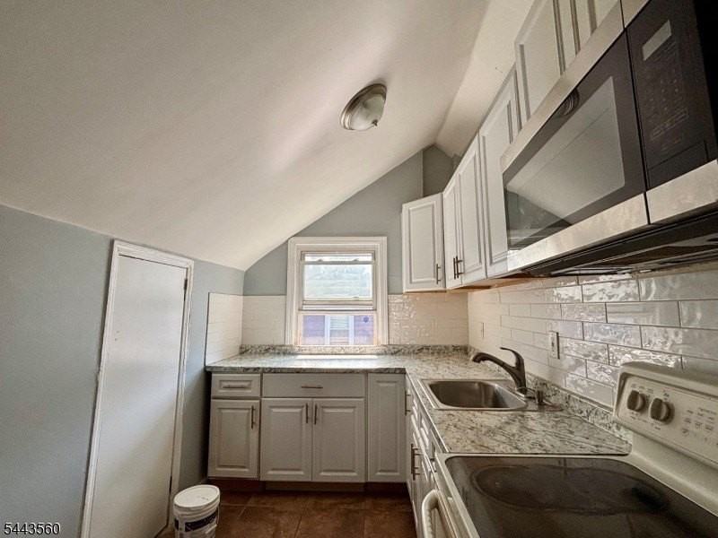 9 Bedford Ter #2 - Photo 4 of 12