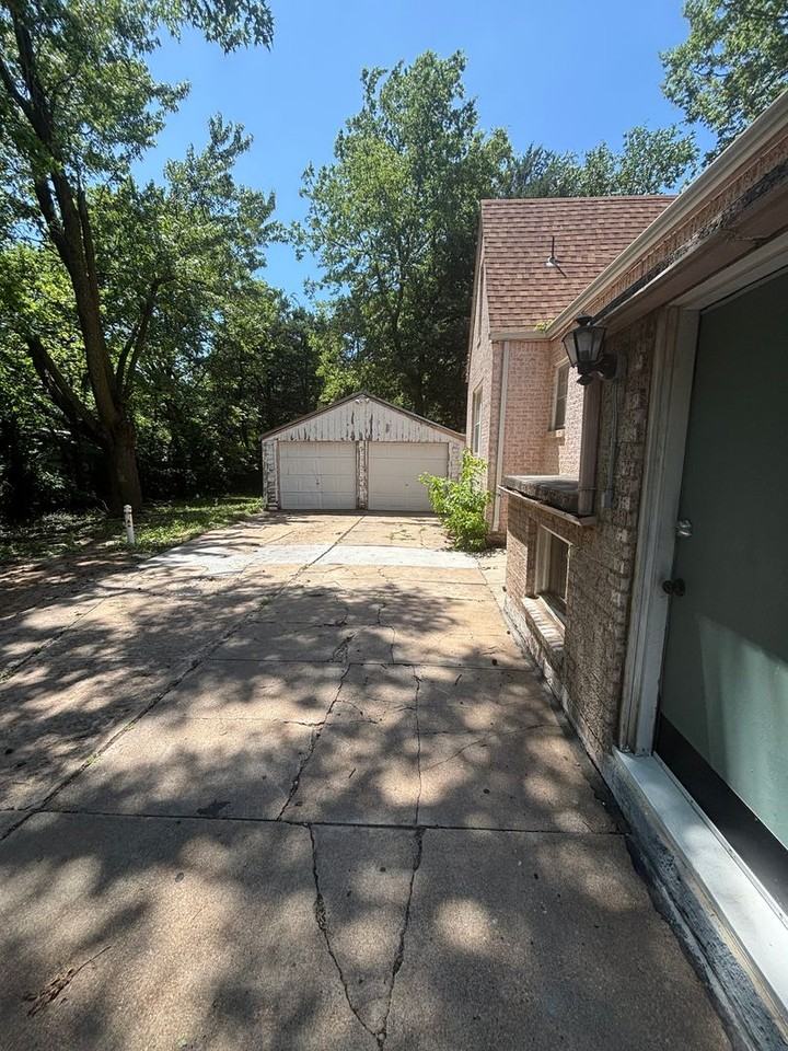 1435 Fairmount St - Photo 2 of 15