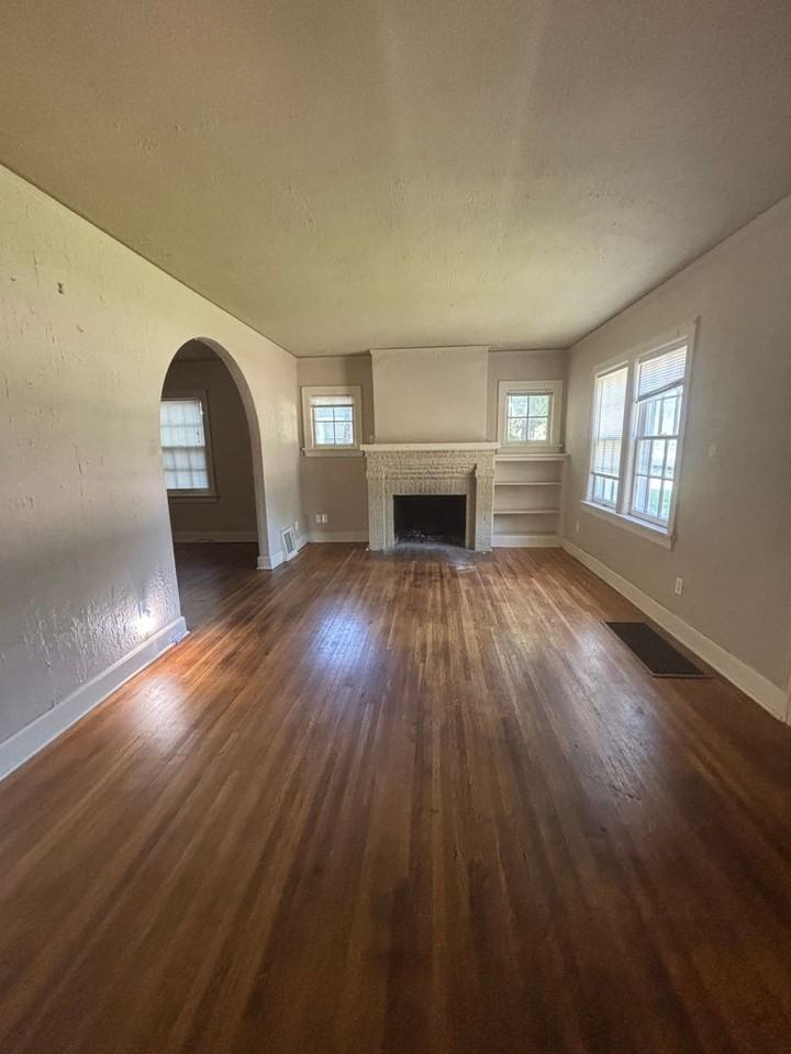 1435 Fairmount St - Photo 3 of 15