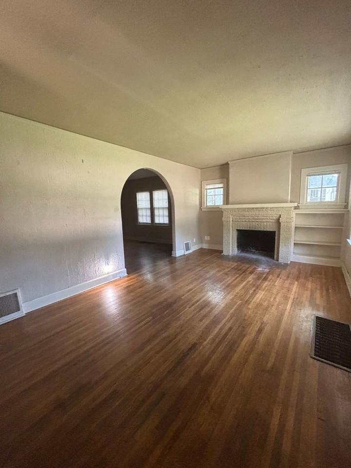 1435 Fairmount St - Photo 4 of 15