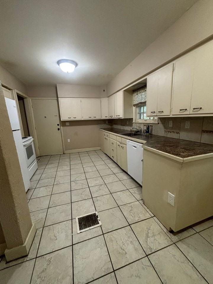 1435 Fairmount St - Photo 6 of 15
