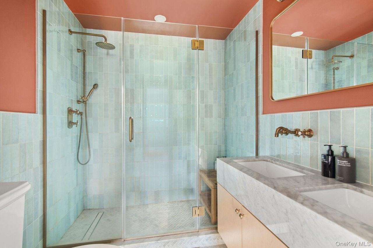 686 Carroll St #4 - Photo 5 of 8