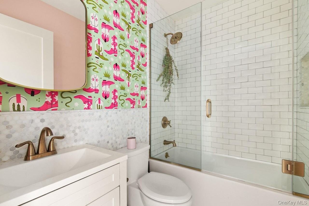 686 Carroll St #4 - Photo 7 of 8