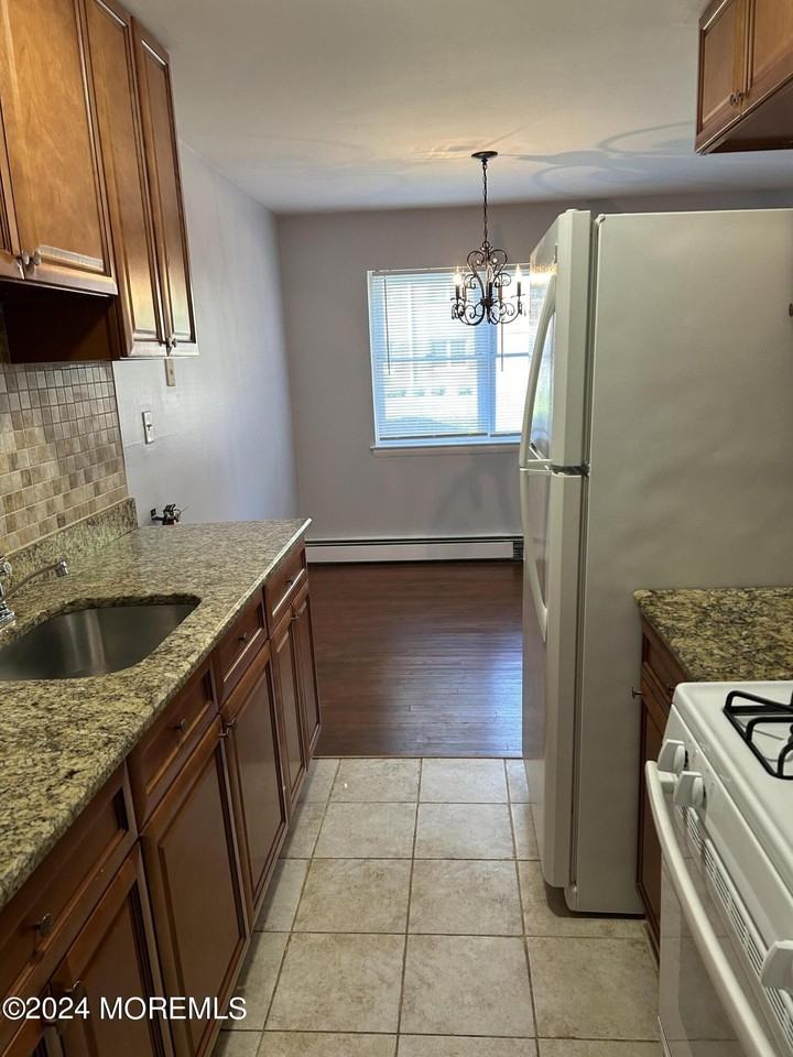 4 Windsor Ter #B - Photo 6 of 10