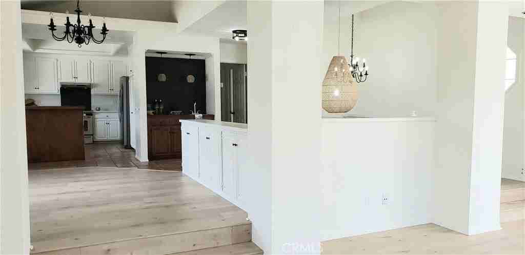215 Knox St - Photo 5 of 41