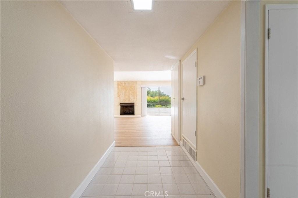 24221 Hatteras St - Photo 6 of 50