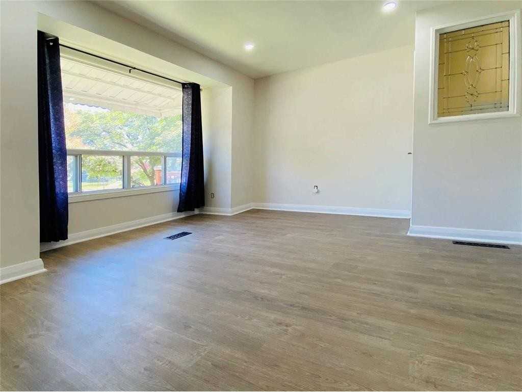 2 Mendip Crescent - Photo 3 of 11